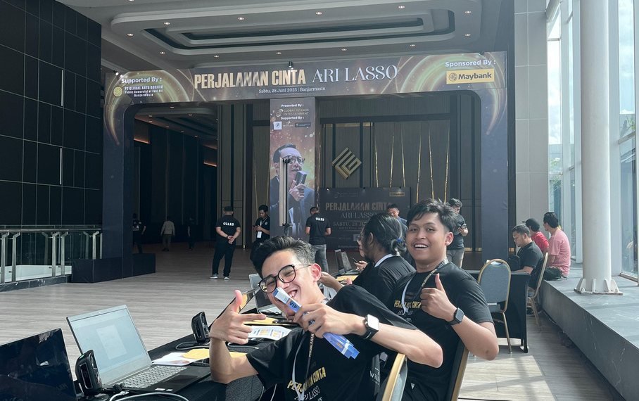 Ticket redemption desk at the Perjalanan Cinta Ari Lasso concert, FUGO Hotel Banjarmasin