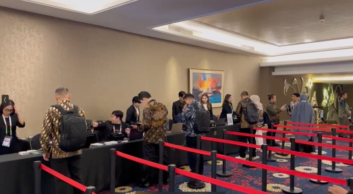 Participants queuing at registration counters for the SKK Migas working meeting